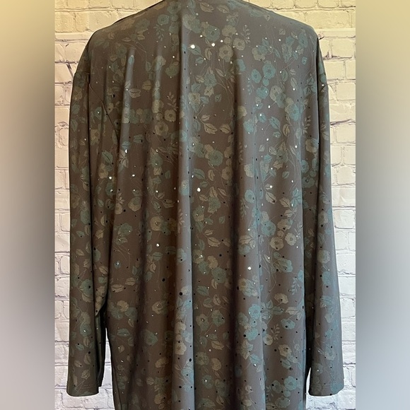 Susan Graver gray blue floral sequined top size 2x - Picture 3 of 5